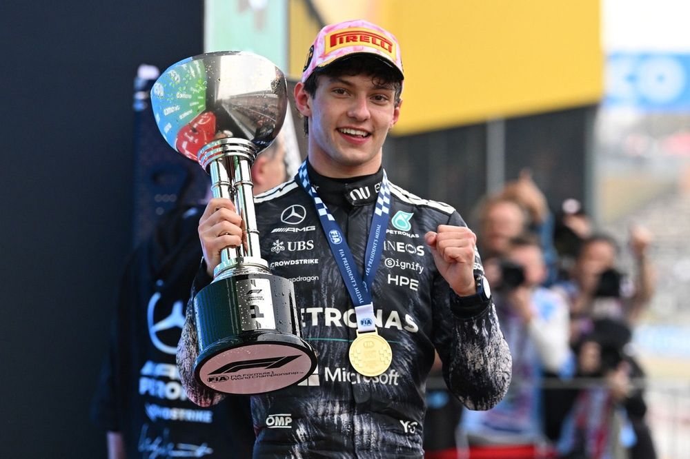 Antonelli, yaşı tutmadığı için şampanya içememiş
