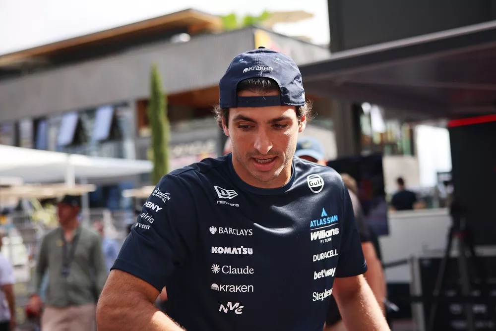 Sainz: "İnsanların aptalca riskler alması yarışımı mahvetti"