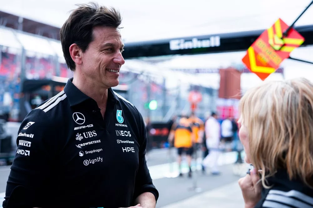 Wolff: "V8 geri dönerse 1200 beygirlik mega motor fikrine açığız"
